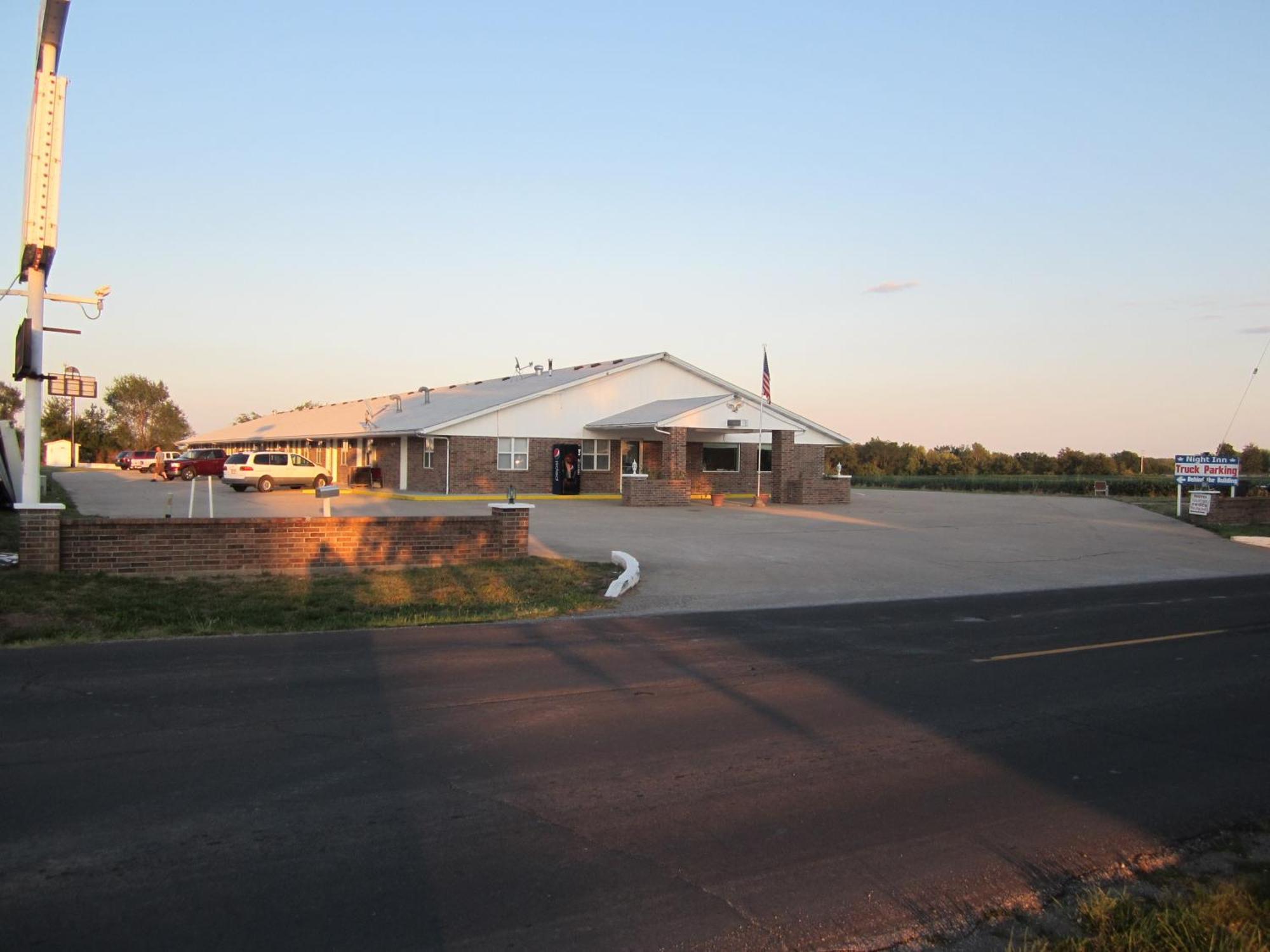 Night Inn Sweet Springs Exterior photo