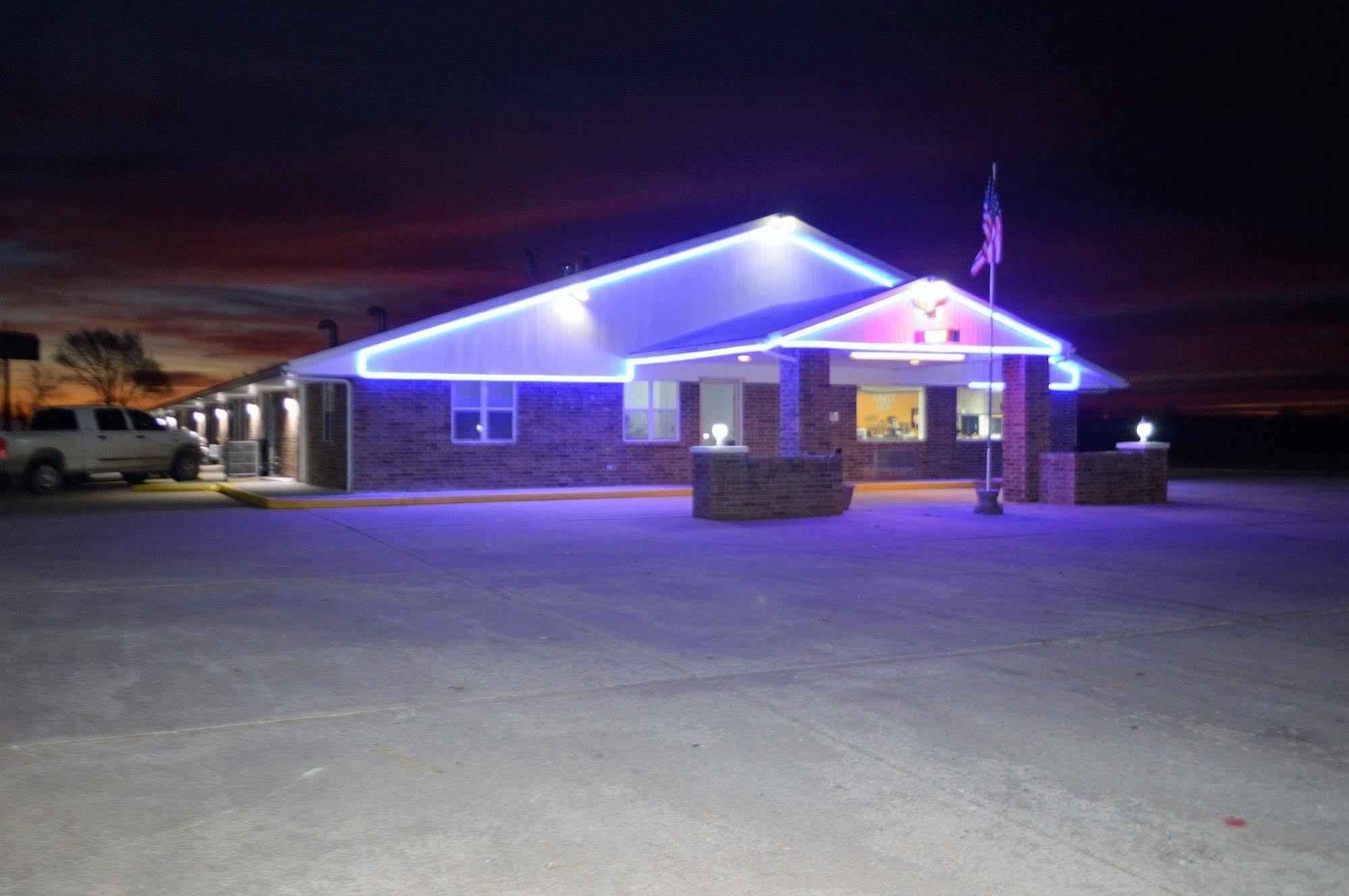 Night Inn Sweet Springs Exterior photo
